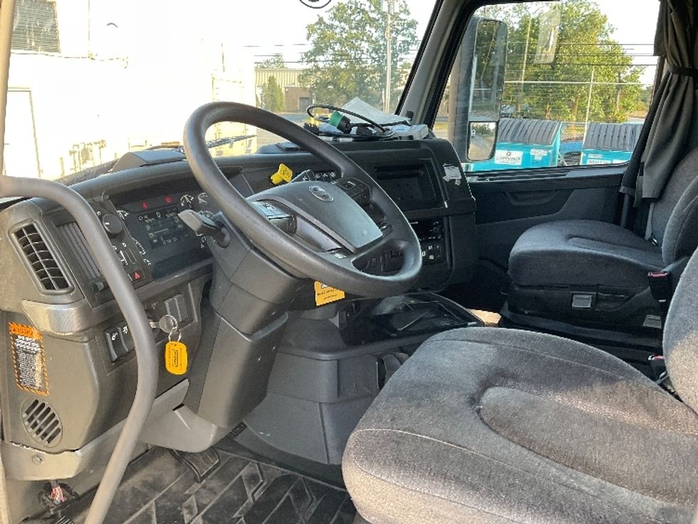 Sleeper Tractor-Heavy Duty Tractors-Volvo-2022-VNL64760-Millville-NJ-362,817\n\t\tmiles-$ 85,000 - Image 10