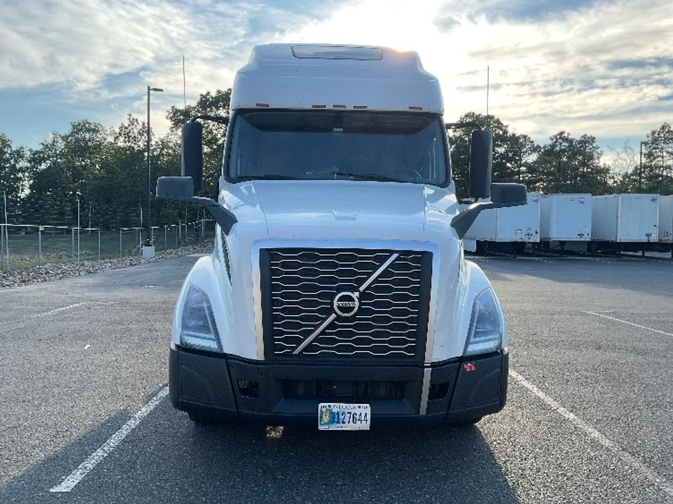 Sleeper Tractor-Heavy Duty Tractors-Volvo-2022-VNL64760-Millville-NJ-362,817\n\t\tmiles-$ 85,000 - Image 2