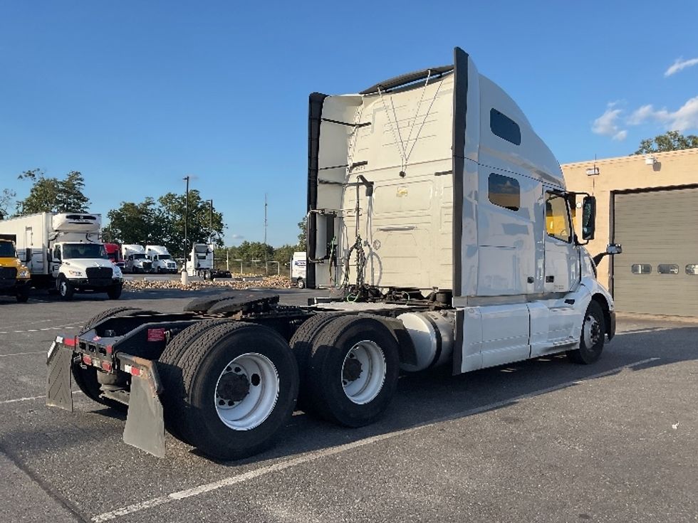 Sleeper Tractor-Heavy Duty Tractors-Volvo-2022-VNL64760-Millville-NJ-362,817\n\t\tmiles-$ 85,000 - Image 7