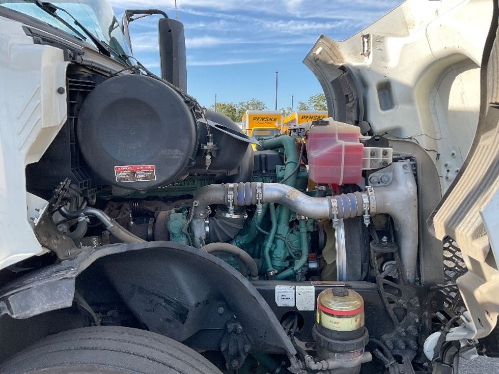 Sleeper Tractor-Heavy Duty Tractors-Volvo-2022-VNL64760-Millville-NJ-476,567\n\t\tmiles-$ 74,500 - Image 20