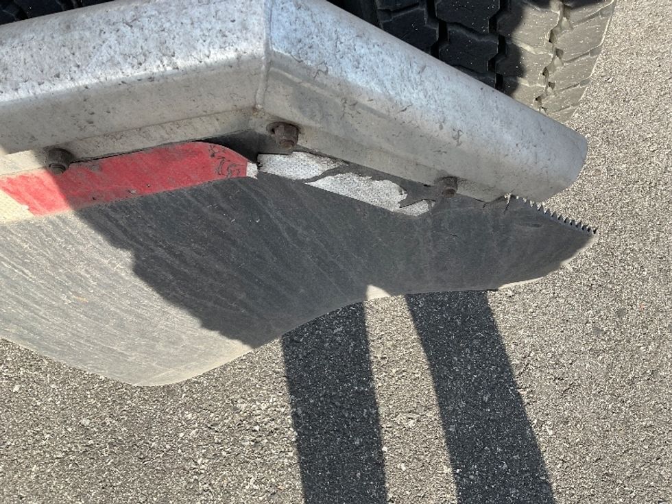 Sleeper Tractor-Heavy Duty Tractors-Volvo-2022-VNL64760-Millville-NJ-476,567\n\t\tmiles-$ 74,500 - Image 22