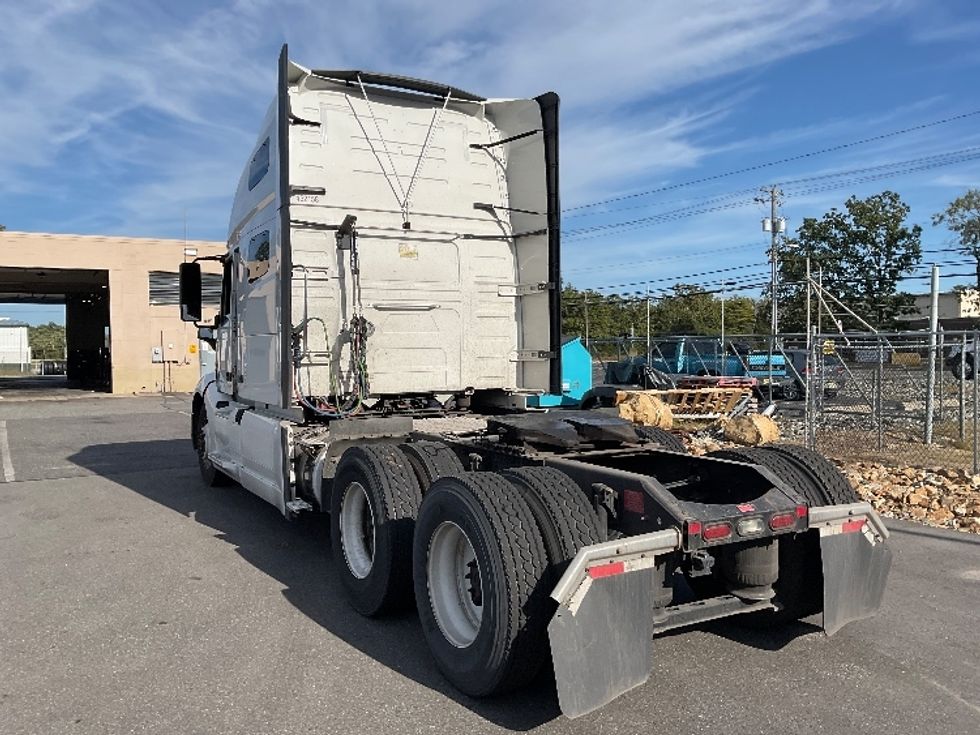 Sleeper Tractor-Heavy Duty Tractors-Volvo-2022-VNL64760-Millville-NJ-476,567\n\t\tmiles-$ 74,500 - Image 5