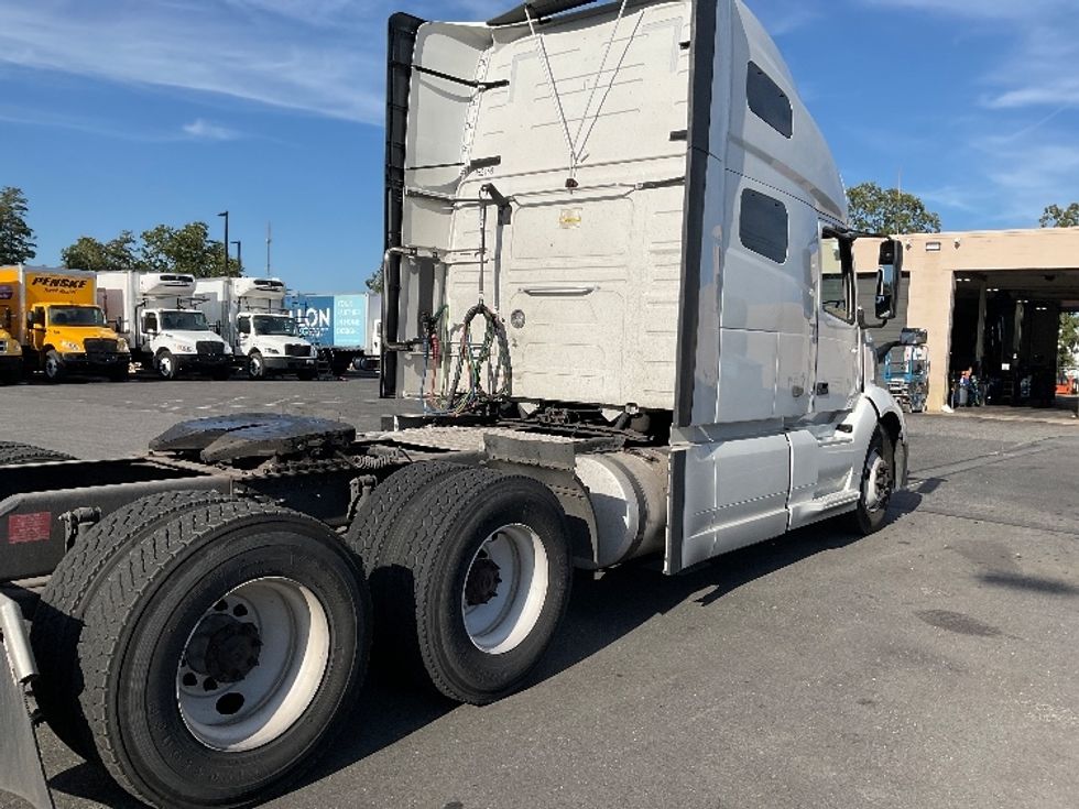 Sleeper Tractor-Heavy Duty Tractors-Volvo-2022-VNL64760-Millville-NJ-476,567\n\t\tmiles-$ 74,500 - Image 7