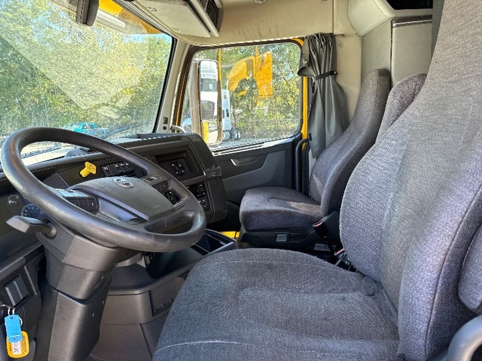 Sleeper Tractor-Heavy Duty Tractors-Volvo-2022-VNL64760-Millwood-WV-464,456\n\t\tmiles-$ 71,500 - Image 10