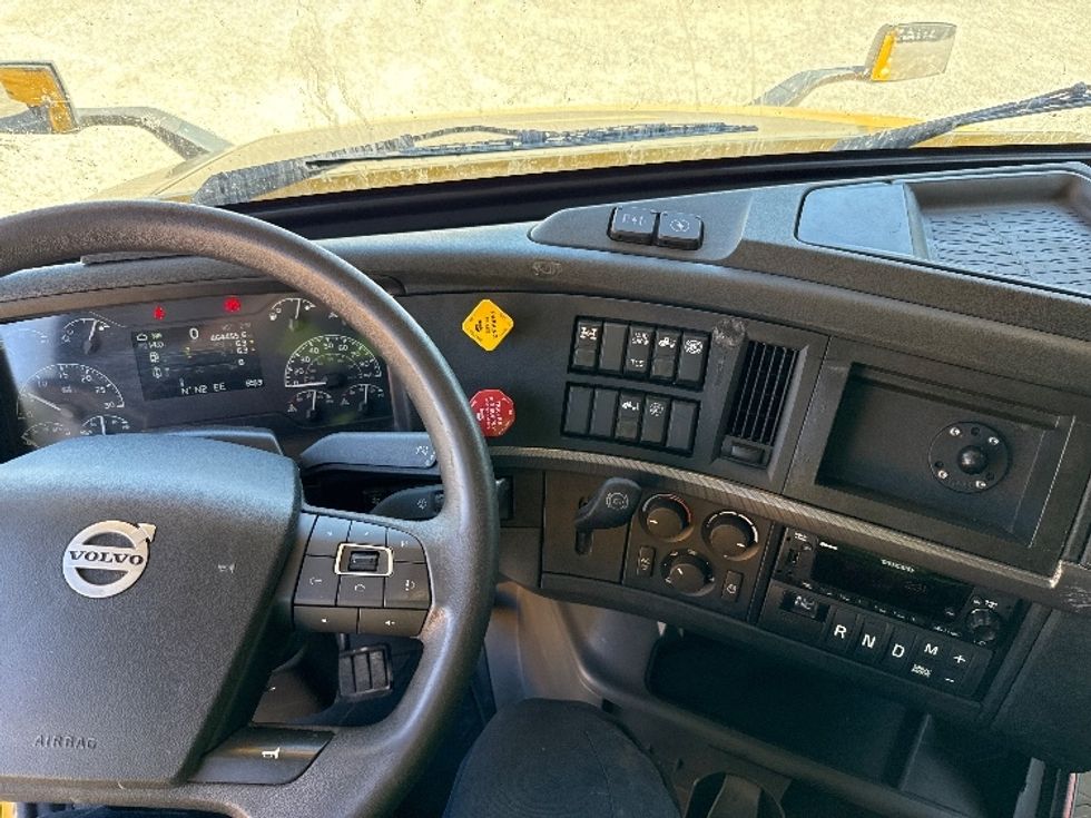 Sleeper Tractor-Heavy Duty Tractors-Volvo-2022-VNL64760-Millwood-WV-464,456\n\t\tmiles-$ 71,500 - Image 11