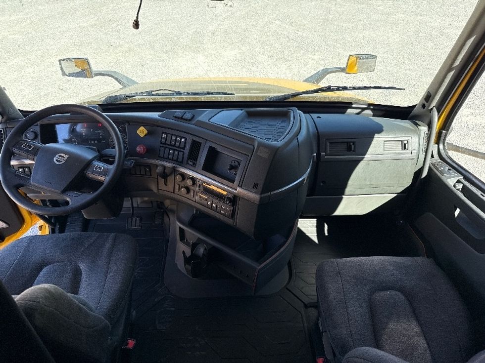 Sleeper Tractor-Heavy Duty Tractors-Volvo-2022-VNL64760-Millwood-WV-464,456\n\t\tmiles-$ 71,500 - Image 12