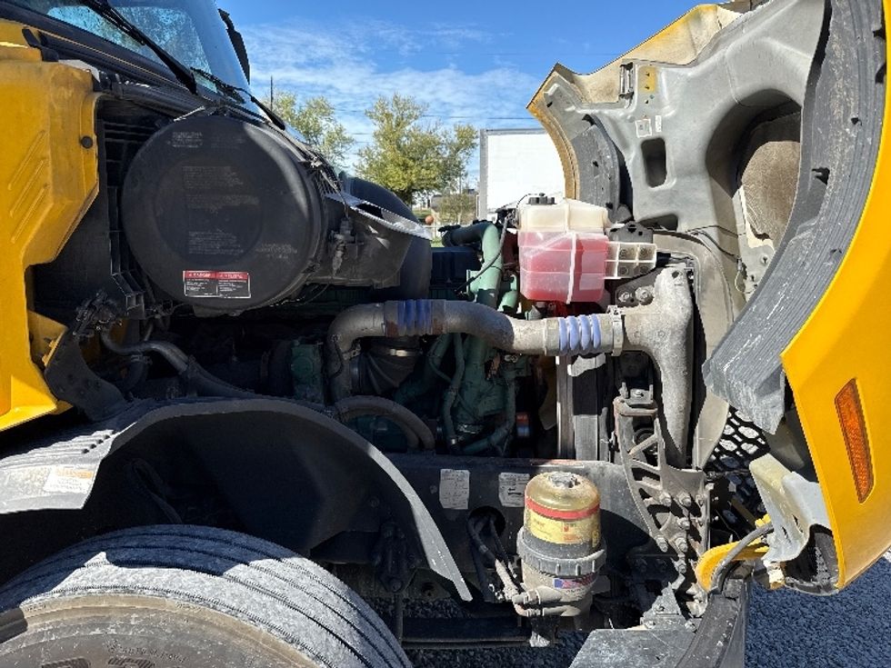 Sleeper Tractor-Heavy Duty Tractors-Volvo-2022-VNL64760-Millwood-WV-464,456\n\t\tmiles-$ 71,500 - Image 19