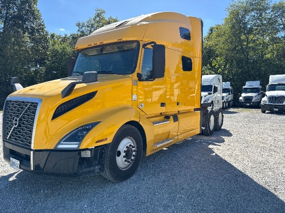2022 Volvo Truck VNL photo 3