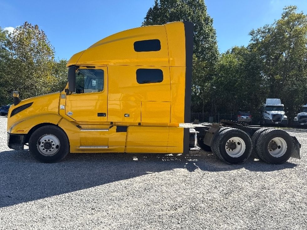 2022 Volvo Truck VNL photo 4