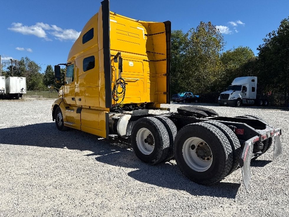 Sleeper Tractor-Heavy Duty Tractors-Volvo-2022-VNL64760-Millwood-WV-464,456\n\t\tmiles-$ 71,500 - Image 5