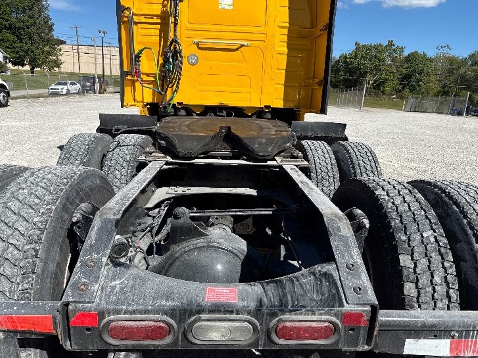 Sleeper Tractor-Heavy Duty Tractors-Volvo-2022-VNL64760-Millwood-WV-464,456\n\t\tmiles-$ 71,500 - Image 6