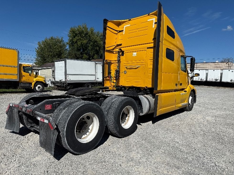 Sleeper Tractor-Heavy Duty Tractors-Volvo-2022-VNL64760-Millwood-WV-464,456\n\t\tmiles-$ 71,500 - Image 7