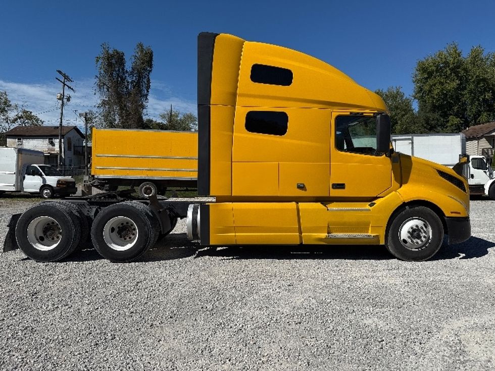 Sleeper Tractor-Heavy Duty Tractors-Volvo-2022-VNL64760-Millwood-WV-464,456\n\t\tmiles-$ 71,500 - Image 8