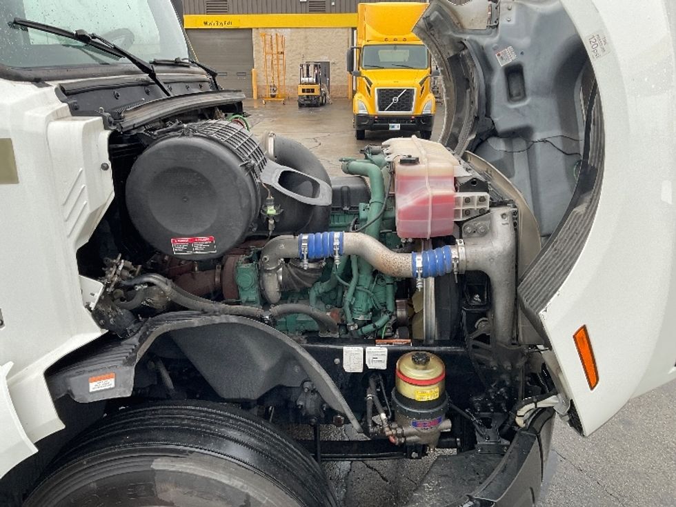 Sleeper Tractor-Heavy Duty Tractors-Volvo-2022-VNL64760-Milwaukee-WI-353,961\n\t\tmiles-$ 81,250 - Image 20