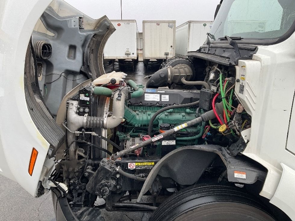 Sleeper Tractor-Heavy Duty Tractors-Volvo-2022-VNL64760-Milwaukee-WI-353,961\n\t\tmiles-$ 81,250 - Image 21