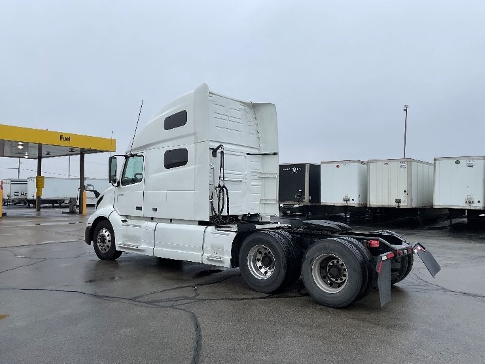 Sleeper Tractor-Heavy Duty Tractors-Volvo-2022-VNL64760-Milwaukee-WI-353,961\n\t\tmiles-$ 81,250 - Image 5