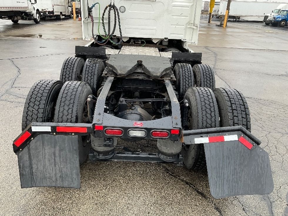 Sleeper Tractor-Heavy Duty Tractors-Volvo-2022-VNL64760-Milwaukee-WI-353,961\n\t\tmiles-$ 81,250 - Image 6