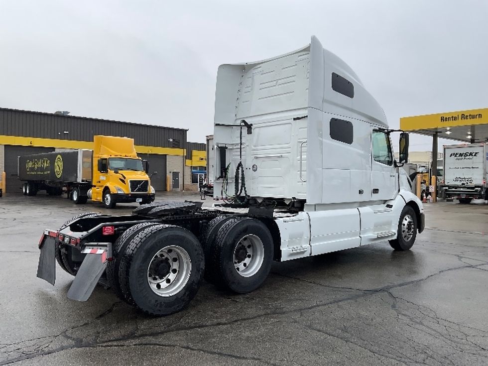 Sleeper Tractor-Heavy Duty Tractors-Volvo-2022-VNL64760-Milwaukee-WI-353,961\n\t\tmiles-$ 81,250 - Image 7