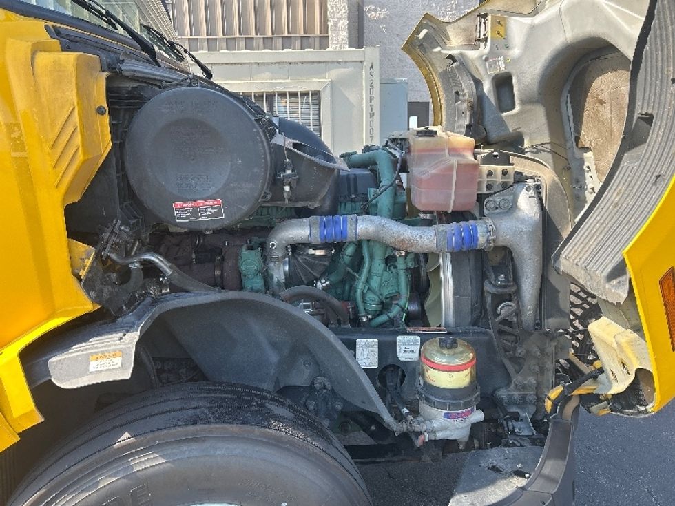 Sleeper Tractor-Heavy Duty Tractors-Volvo-2022-VNL64760-Milwaukee-WI-386,604\n\t\tmiles-$ 78,000 - Image 20