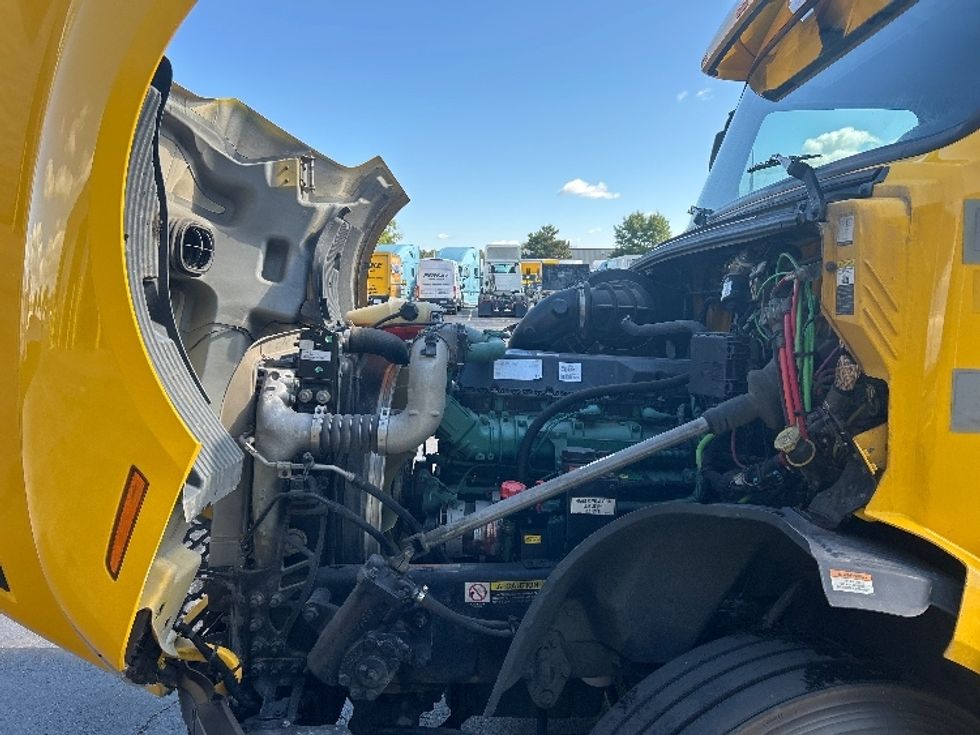 Sleeper Tractor-Heavy Duty Tractors-Volvo-2022-VNL64760-Milwaukee-WI-386,604\n\t\tmiles-$ 78,000 - Image 21