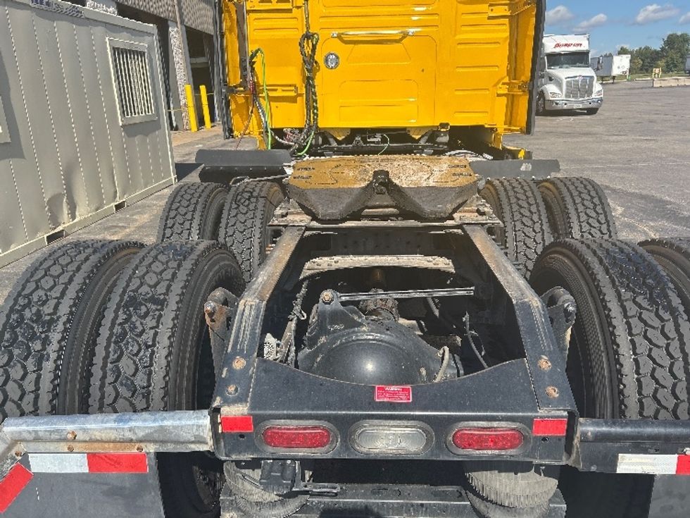 Sleeper Tractor-Heavy Duty Tractors-Volvo-2022-VNL64760-Milwaukee-WI-386,604\n\t\tmiles-$ 78,000 - Image 6