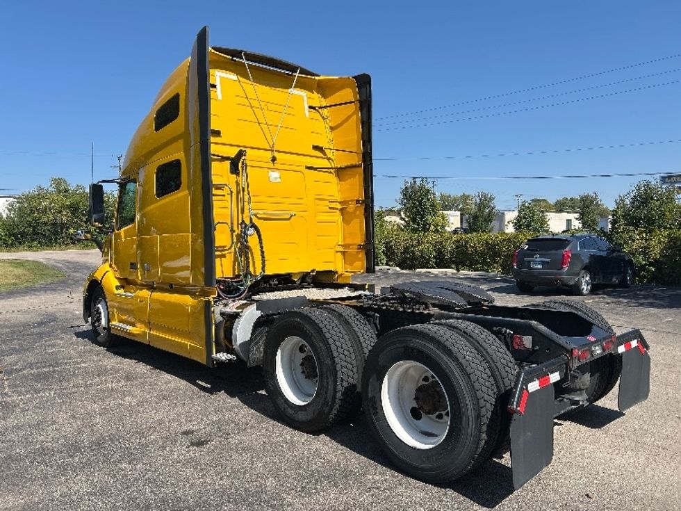 Sleeper Tractor-Heavy Duty Tractors-Volvo-2022-VNL64760-Milwaukee-WI-413,011\n\t\tmiles-$ 76,250 - Image 5