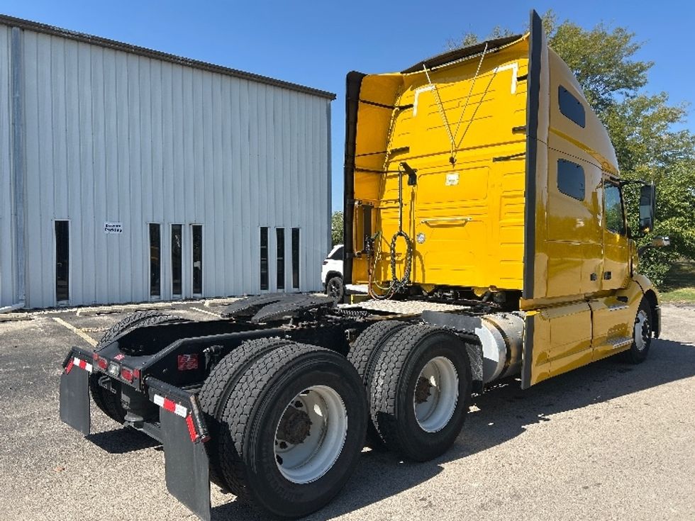 Sleeper Tractor-Heavy Duty Tractors-Volvo-2022-VNL64760-Milwaukee-WI-413,011\n\t\tmiles-$ 76,250 - Image 7