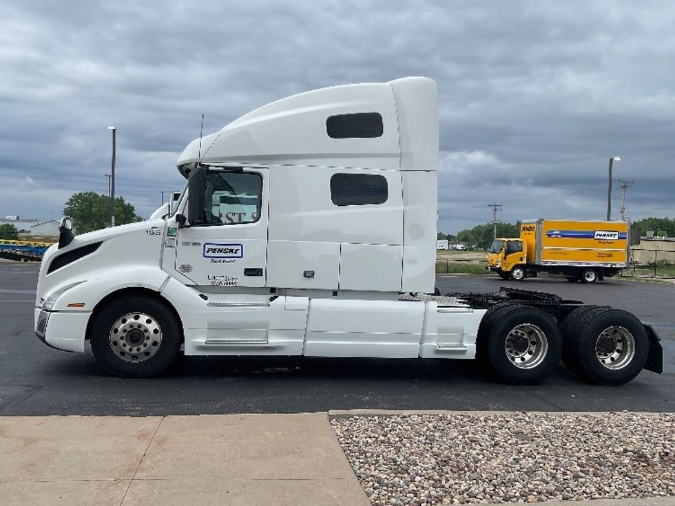Sleeper Tractor-Heavy Duty Tractors-Volvo-2022-VNL64760-Milwaukee-WI-457,560\n\t\tmiles-$ 74,250 - Image 4