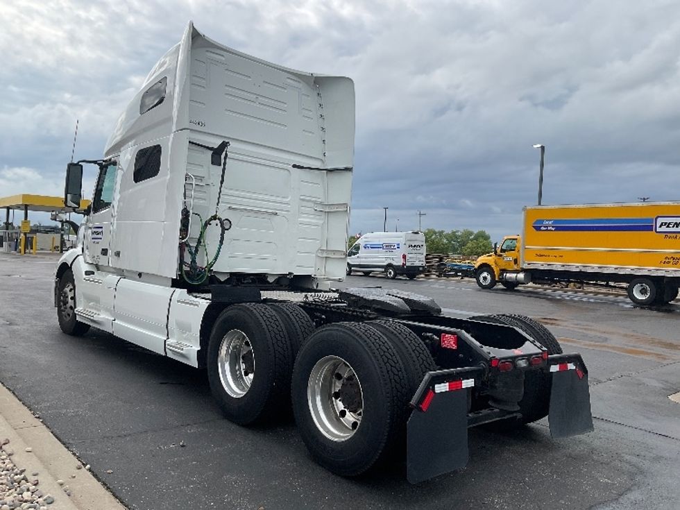 Sleeper Tractor-Heavy Duty Tractors-Volvo-2022-VNL64760-Milwaukee-WI-457,560\n\t\tmiles-$ 74,250 - Image 5