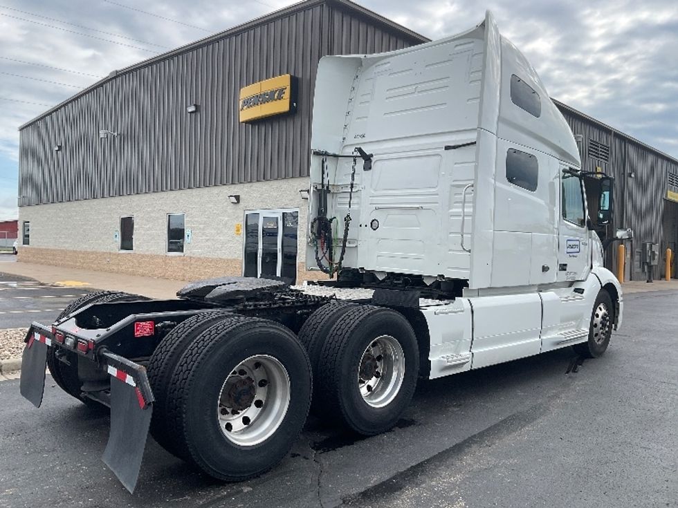 Sleeper Tractor-Heavy Duty Tractors-Volvo-2022-VNL64760-Milwaukee-WI-457,560\n\t\tmiles-$ 74,250 - Image 7