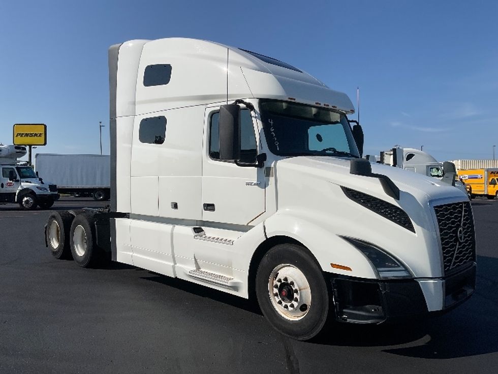Sleeper Tractor-Heavy Duty Tractors-Volvo-2022-VNL64760-Milwaukee-WI-480,955\n\t\tmiles-$ 78,250 - Image 1