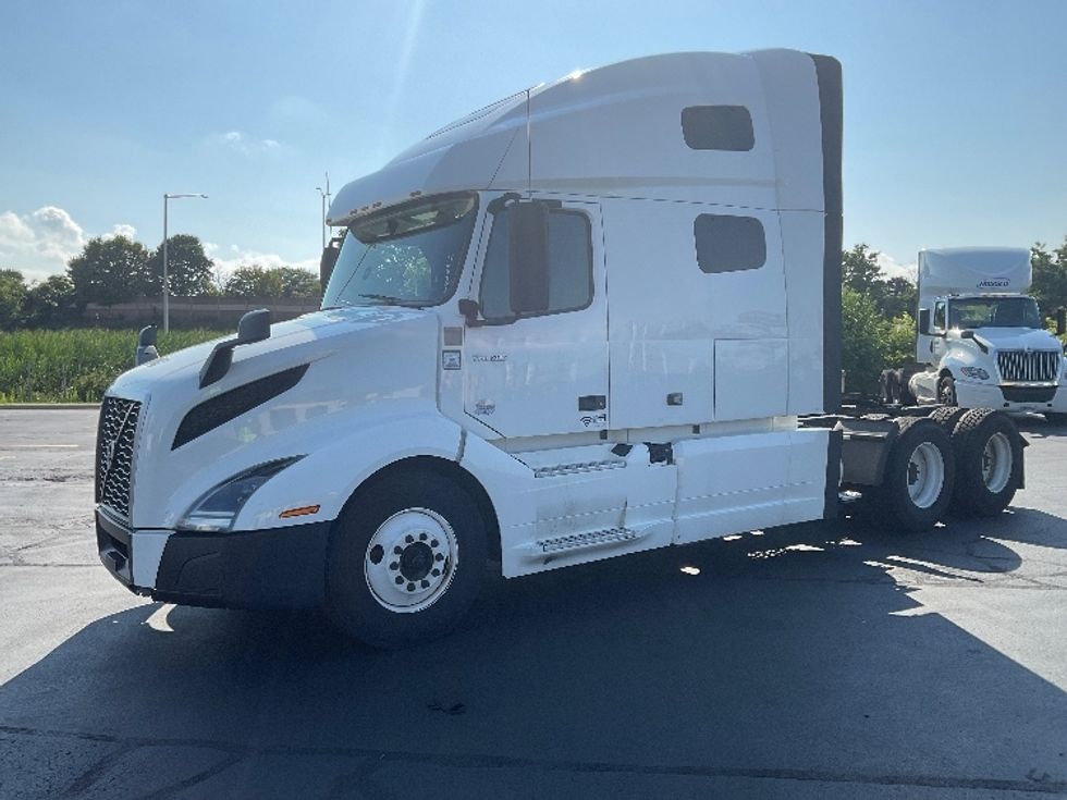 Sleeper Tractor-Heavy Duty Tractors-Volvo-2022-VNL64760-Milwaukee-WI-480,955\n\t\tmiles-$ 78,250 - Image 3