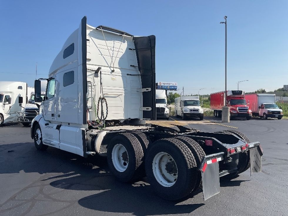 Sleeper Tractor-Heavy Duty Tractors-Volvo-2022-VNL64760-Milwaukee-WI-480,955\n\t\tmiles-$ 78,250 - Image 5