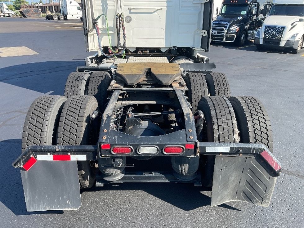 Sleeper Tractor-Heavy Duty Tractors-Volvo-2022-VNL64760-Milwaukee-WI-480,955\n\t\tmiles-$ 78,250 - Image 6