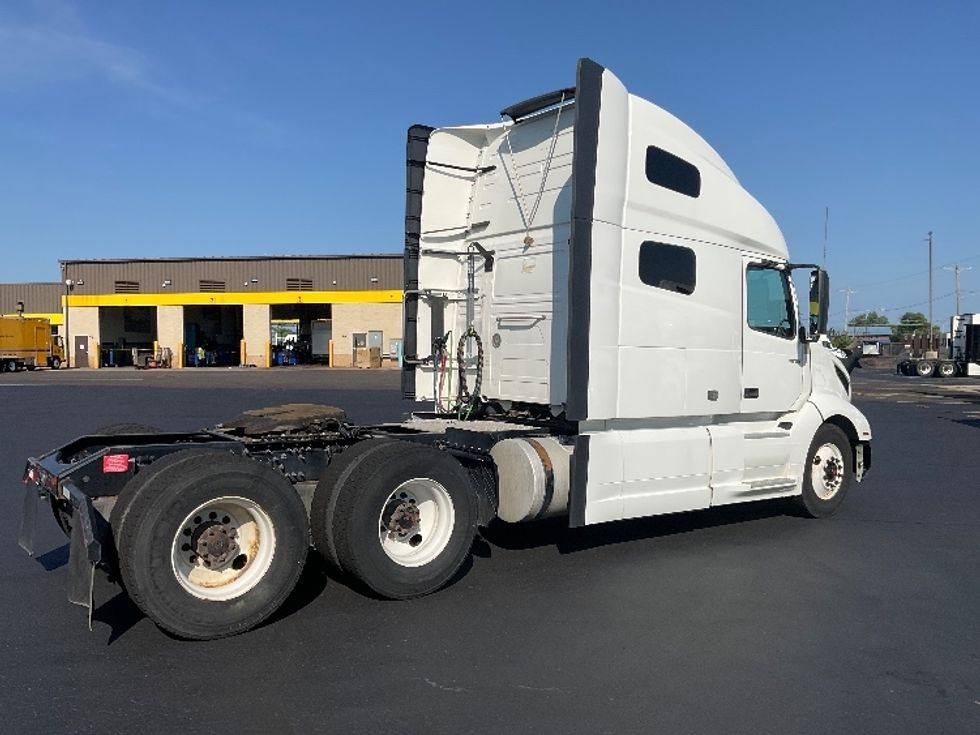 Sleeper Tractor-Heavy Duty Tractors-Volvo-2022-VNL64760-Milwaukee-WI-480,955\n\t\tmiles-$ 78,250 - Image 7