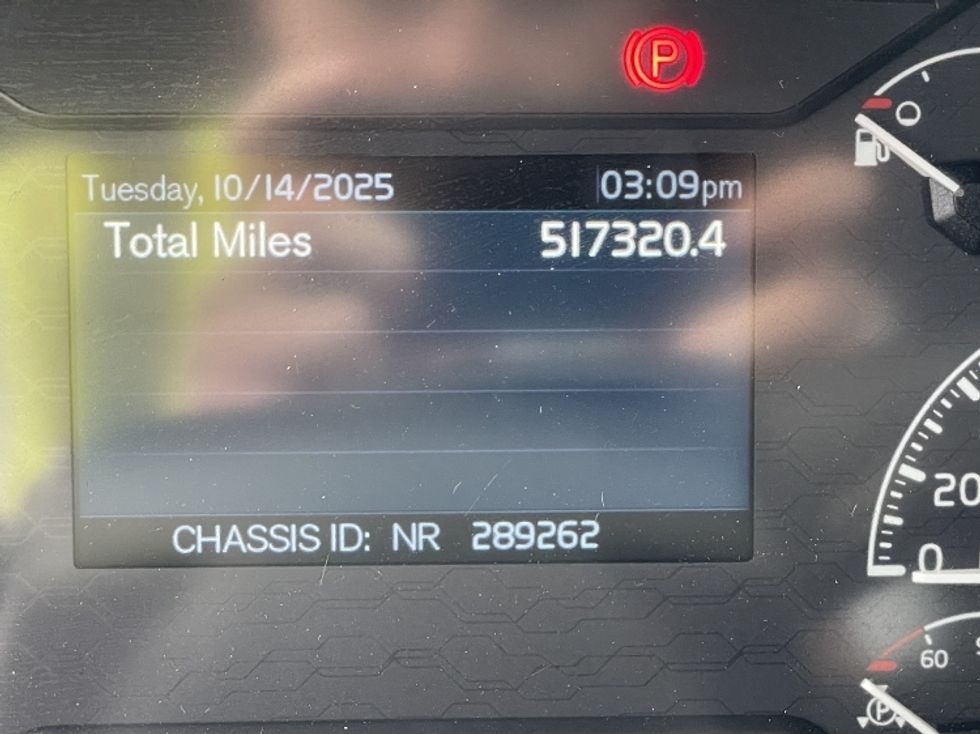 Sleeper Tractor-Heavy Duty Tractors-Volvo-2022-VNL64760-Milwaukee-WI-517,321\n\t\tmiles-$ 65,500 - Image 18