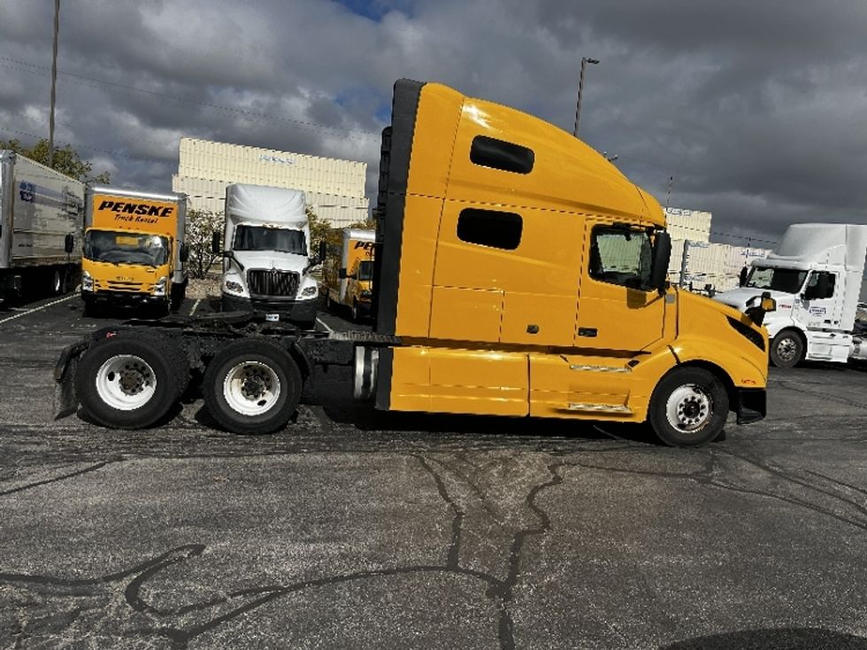 Sleeper Tractor-Heavy Duty Tractors-Volvo-2022-VNL64760-Milwaukee-WI-517,321\n\t\tmiles-$ 65,500 - Image 20