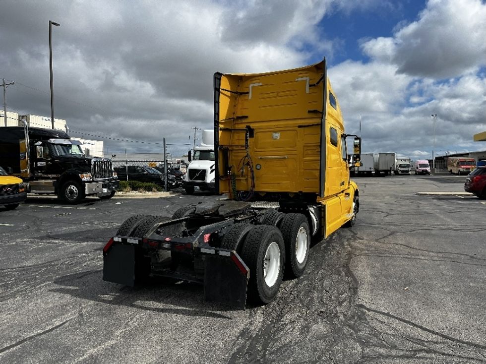 Sleeper Tractor-Heavy Duty Tractors-Volvo-2022-VNL64760-Milwaukee-WI-517,321\n\t\tmiles-$ 65,500 - Image 21