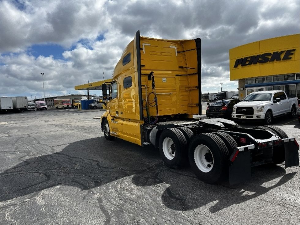 Sleeper Tractor-Heavy Duty Tractors-Volvo-2022-VNL64760-Milwaukee-WI-517,321\n\t\tmiles-$ 65,500 - Image 4