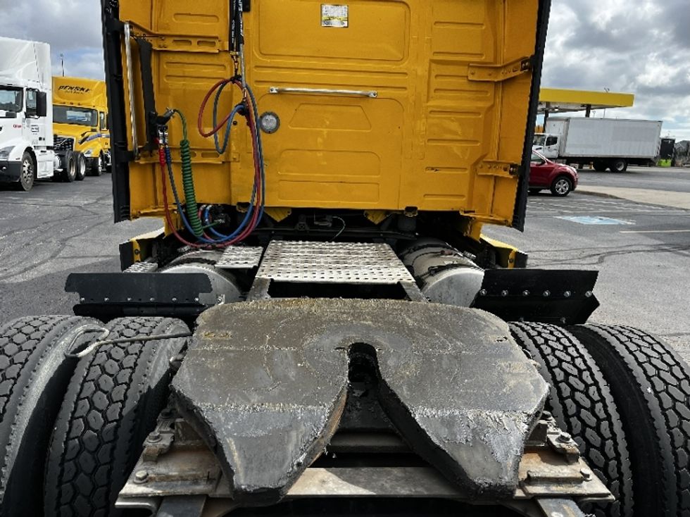 Sleeper Tractor-Heavy Duty Tractors-Volvo-2022-VNL64760-Milwaukee-WI-517,321\n\t\tmiles-$ 65,500 - Image 5