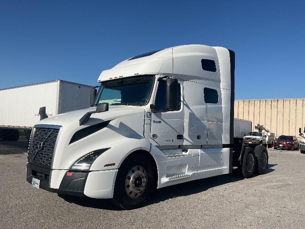 Sleeper Tractor-Heavy Duty Tractors-Volvo-2022-VNL64760-Moberly-MO-340,894\n\t\tmiles-$ 92,750 - Image 3