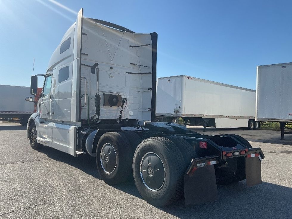 Sleeper Tractor-Heavy Duty Tractors-Volvo-2022-VNL64760-Moberly-MO-340,894\n\t\tmiles-$ 92,750 - Image 5