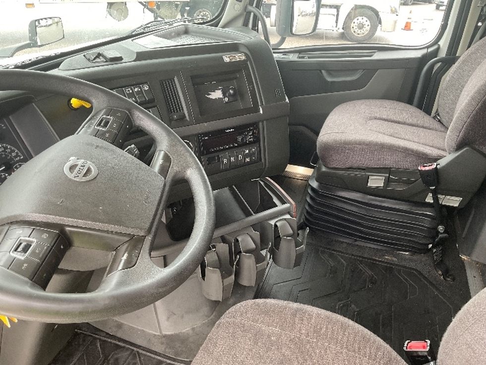 Sleeper Tractor-Heavy Duty Tractors-Volvo-2022-VNL64760-Moberly-MO-356,776\n\t\tmiles-$ 89,000 - Image 10