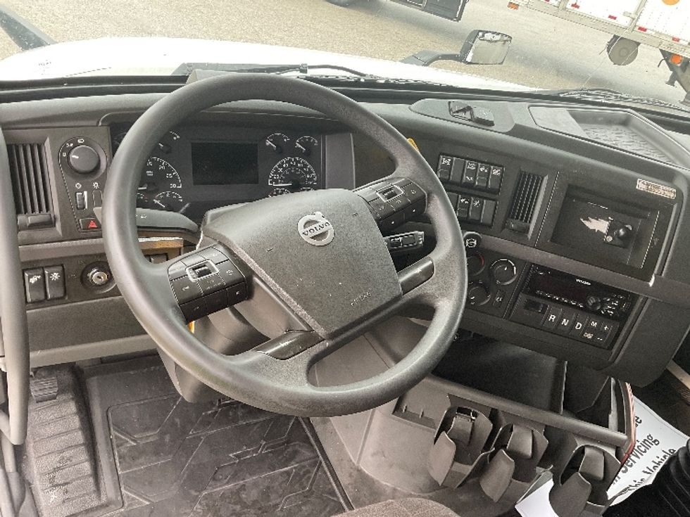 Sleeper Tractor-Heavy Duty Tractors-Volvo-2022-VNL64760-Moberly-MO-356,776\n\t\tmiles-$ 89,000 - Image 11