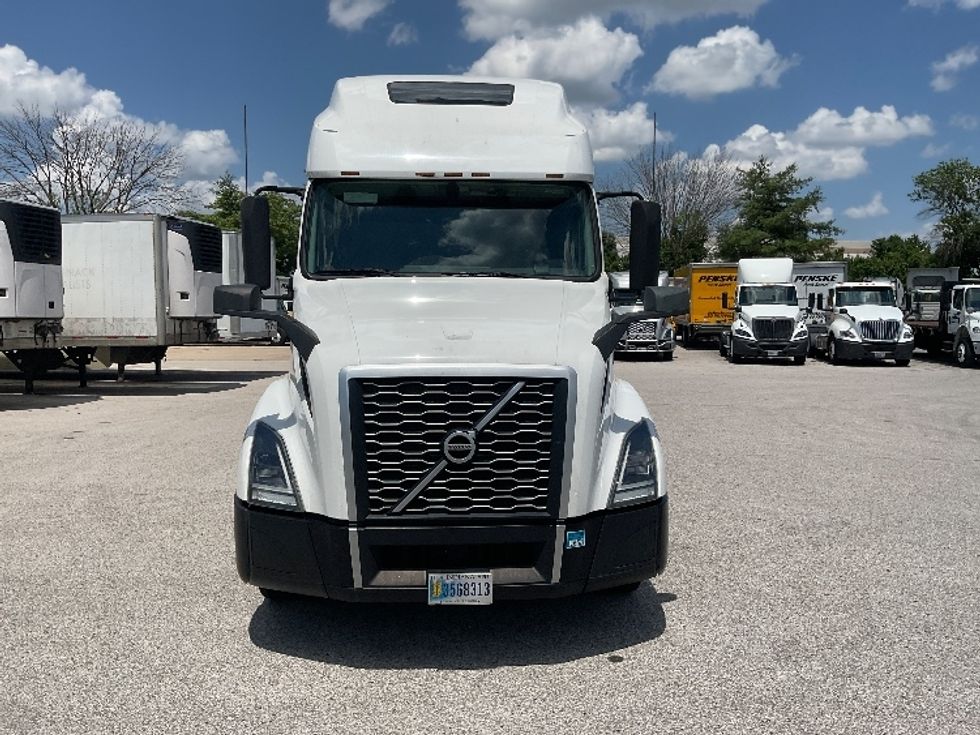 2022 Volvo Truck VNL photo 2