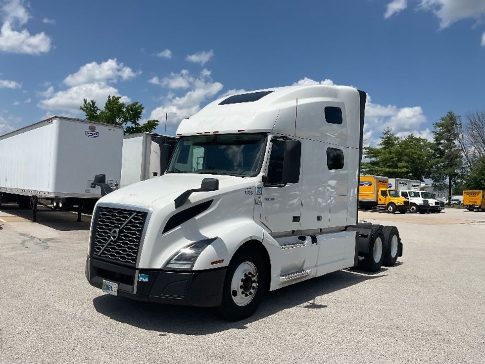 2022 Volvo Truck VNL photo 3