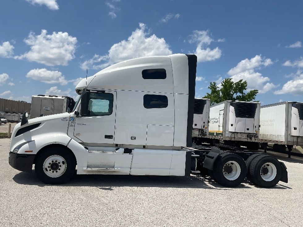 2022 Volvo Truck VNL photo 4