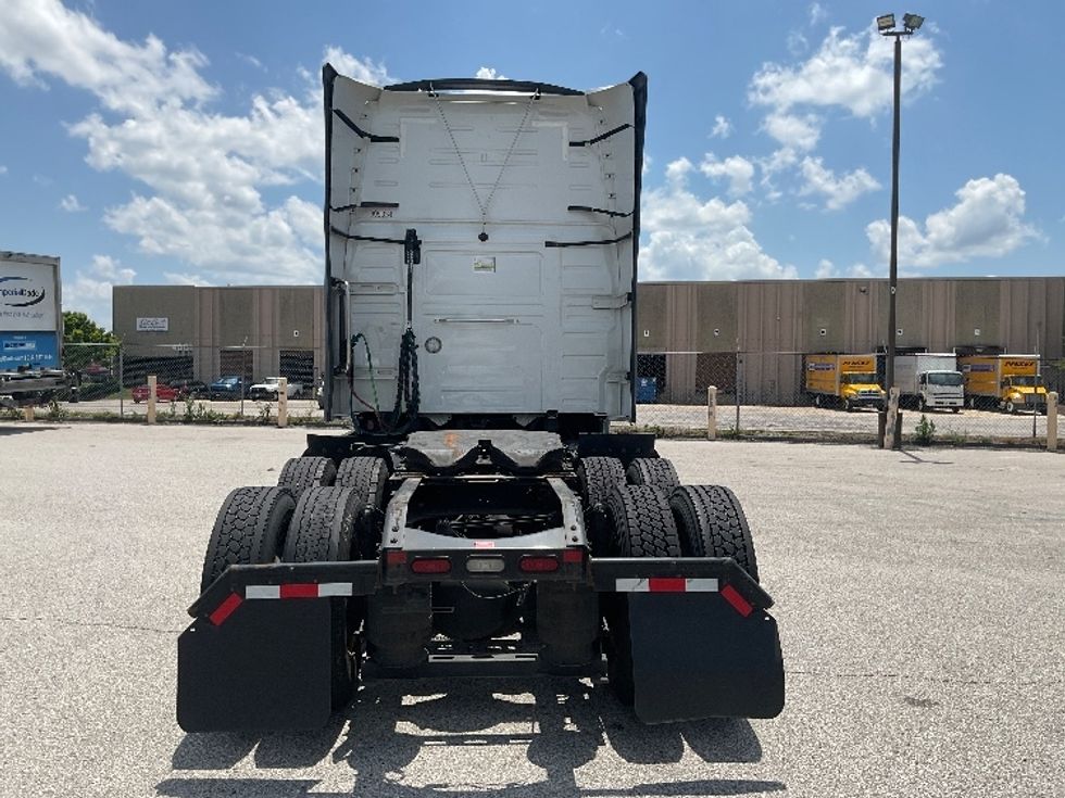 Sleeper Tractor-Heavy Duty Tractors-Volvo-2022-VNL64760-Moberly-MO-356,776\n\t\tmiles-$ 89,000 - Image 6