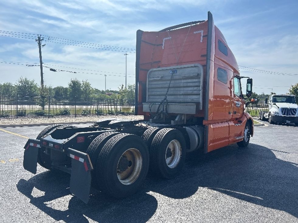 Sleeper Tractor-Heavy Duty Tractors-Volvo-2022-VNL64760-Moberly-MO-372,254\n\t\tmiles-$ 95,000 - Image 7
