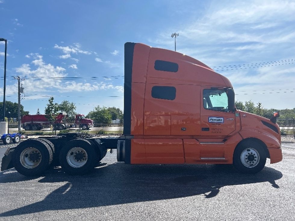 Sleeper Tractor-Heavy Duty Tractors-Volvo-2022-VNL64760-Moberly-MO-372,254\n\t\tmiles-$ 95,000 - Image 8
